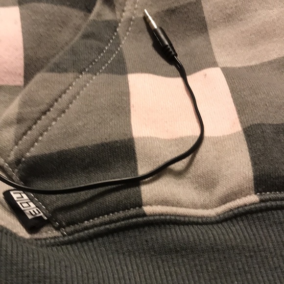 Woman’s Hooded Sweatshirt, attached electronic cord in front pocket - Picture 4 of 5